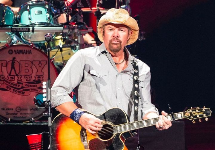 Toby Keith – I’ll Never Smoke Weed With Willie Again